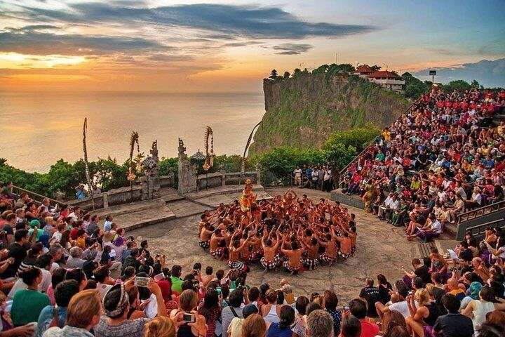 fire kecak dance at uluwatu temple